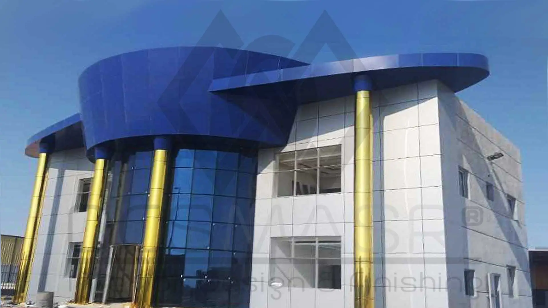 واجهة زجاج وكلادينج لمبنى تجاري